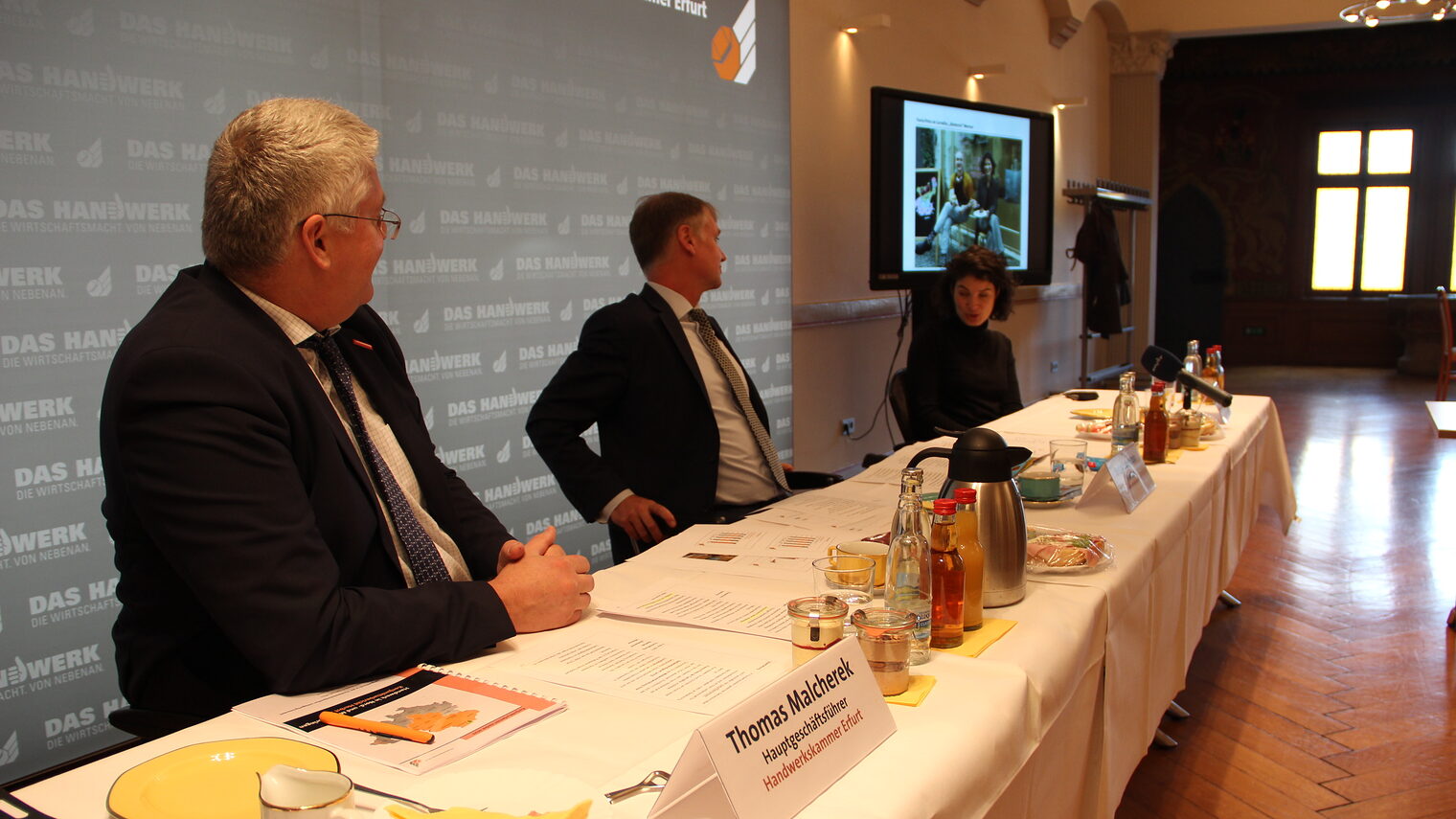 Stefan Lobenstein und Thomas Malcherek präsentierten die aktuellen Konjunktur-Ergebnisse im Rahmen unserer Herbst-Pressekonferenz.