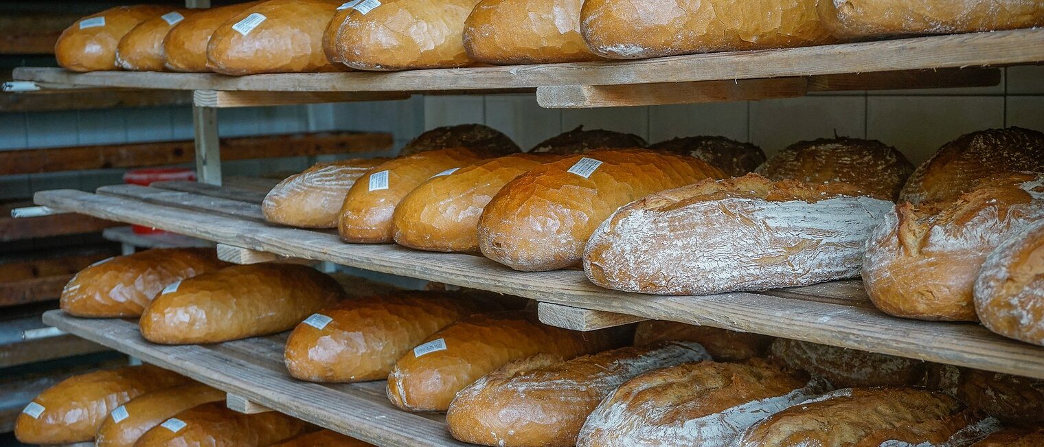 Die erneuten Beschränkungen wirken sich unmittelbar auf die Lebensmittelhandwerke, die Zulieferer der Gastronomie und die Veranstaltungsbranche aus. Dazu zählen Bäcker und Metzger, Bierbrauer und Weinküfer sowie Textil- oder Gebäudereiniger, die in der Hotellerie tätig sind. 