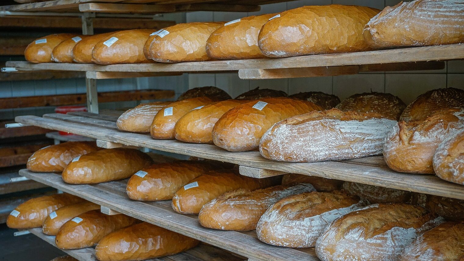 Die erneuten Beschränkungen wirken sich unmittelbar auf die Lebensmittelhandwerke, die Zulieferer der Gastronomie und die Veranstaltungsbranche aus. Dazu zählen Bäcker und Metzger, Bierbrauer und Weinküfer sowie Textil- oder Gebäudereiniger, die in der Hotellerie tätig sind. 