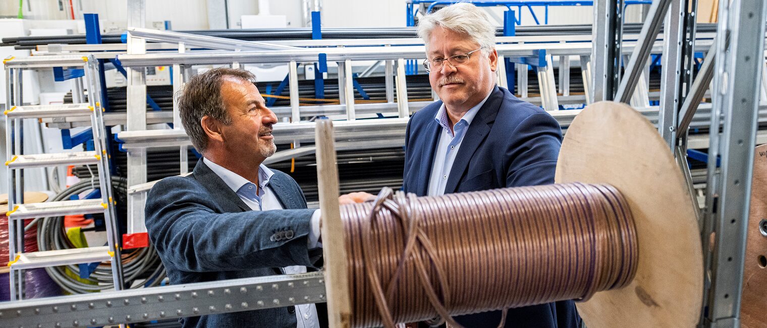 Michael Becker, Geschäftsführer der Michael Becker Sicherheitstechnik GmbH aus Bad Langensalza im Gespräch mit Thomas Malcherek, Hauptgeschäftsführer der Handwerkskammer Erfurt.