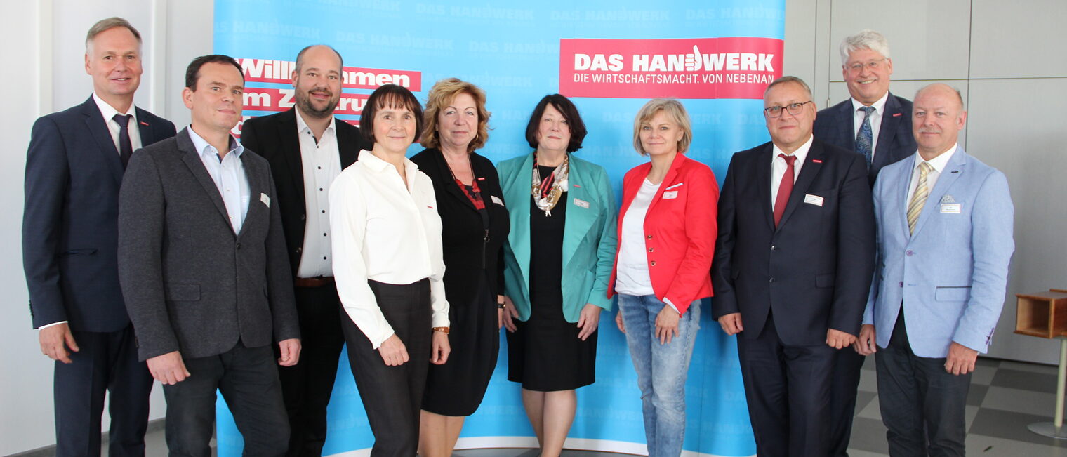 (v.li.) Stefan Lobenstein, Marcus Büchner, Dr. Julian Schwark, Dorit Geyer, Doris König, Karola Jacobi, Sybille Böhm, Holger Prüfer, Thomas Malcherek, Ulf Blumschein