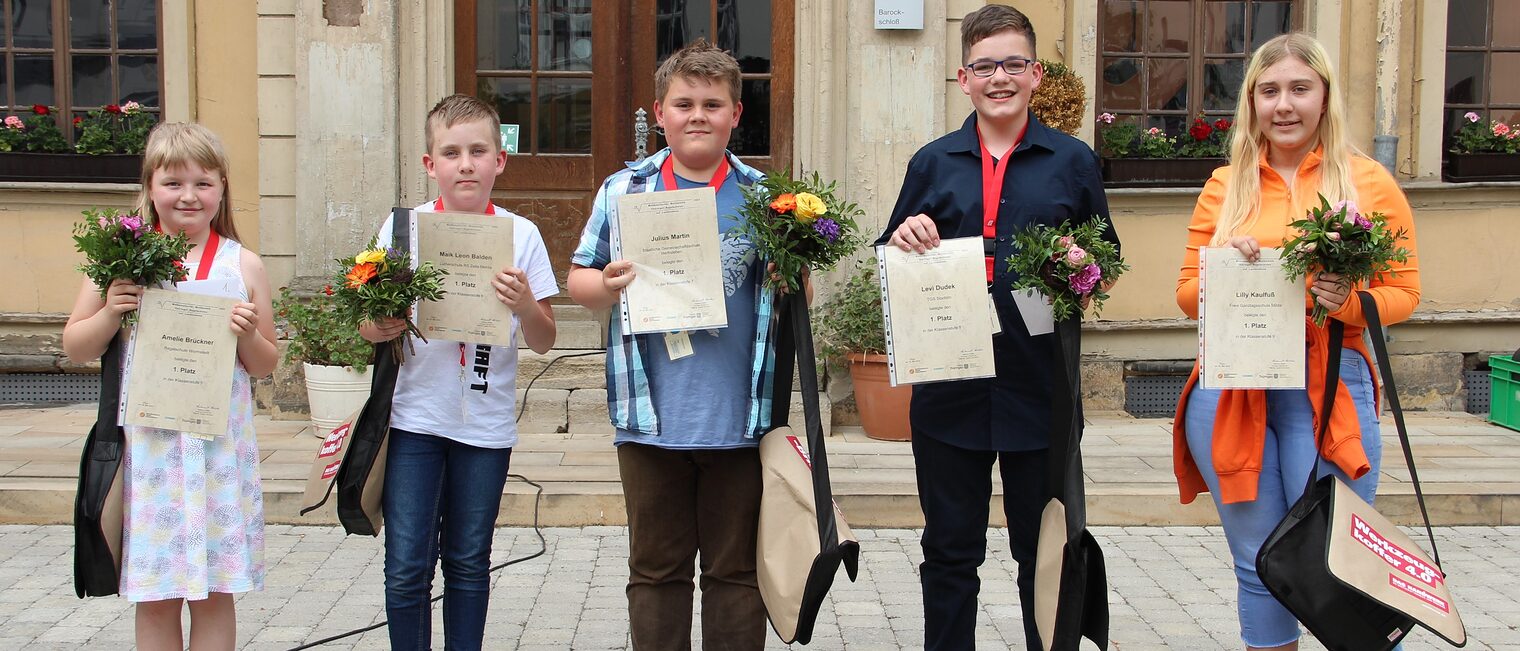 Amelie Brückner von der Regelschule Wormstedt, Maik Leon Balden von der Lutherschule RS Zella-Mehlis, Julius Martin von der Staatlichen Gemeinschaftsschule Herbsleben, Levi Dudek von der TGS Stadtilm und Lilly Kaulfuß von der Freien Ganztagsschule Milda (von links) sind die Gewinner des Landeswettbewerbs der Matheolympiade für Regelschulen.