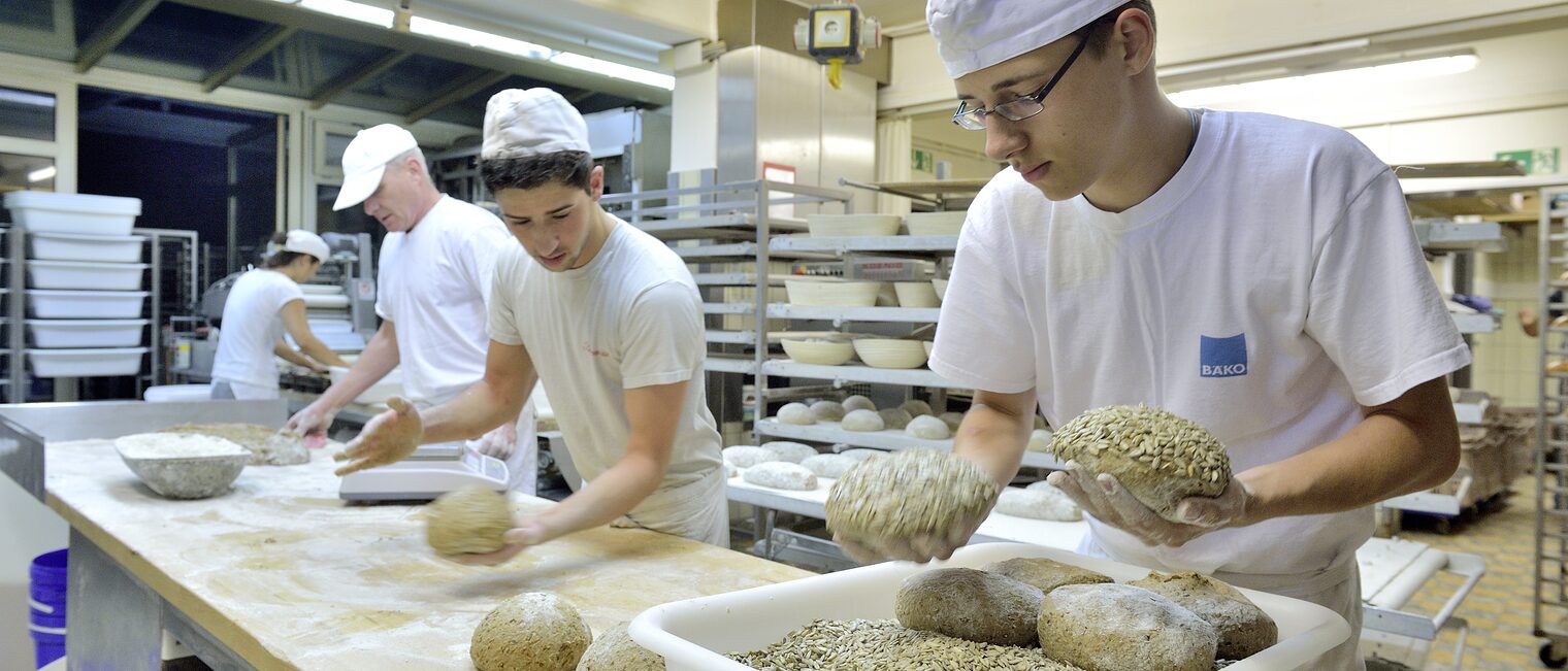 München, DEU, 19.08.2013 Bäckerei Hoffmann. Schlagwort(e): Backen, Baking, Bäckerei, Bäckerei Hoffmann, Baeckerei, Brot, Bread, Brötchen, Handwerk, Trade, Hoffmann, Mehl, Nahrungsmittel, Teig