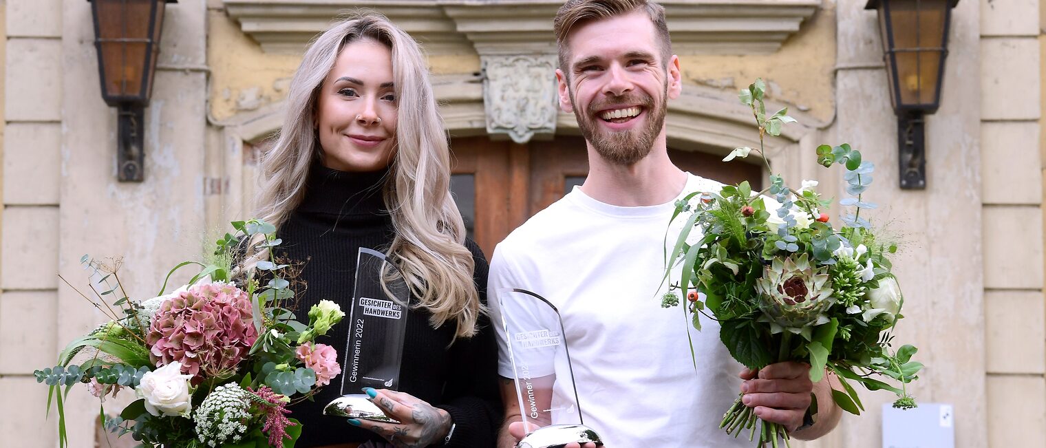 Franziska Schübl und Max Stiebling freuen sich über den Sieg der "Gesichter des Handwerks 2022".