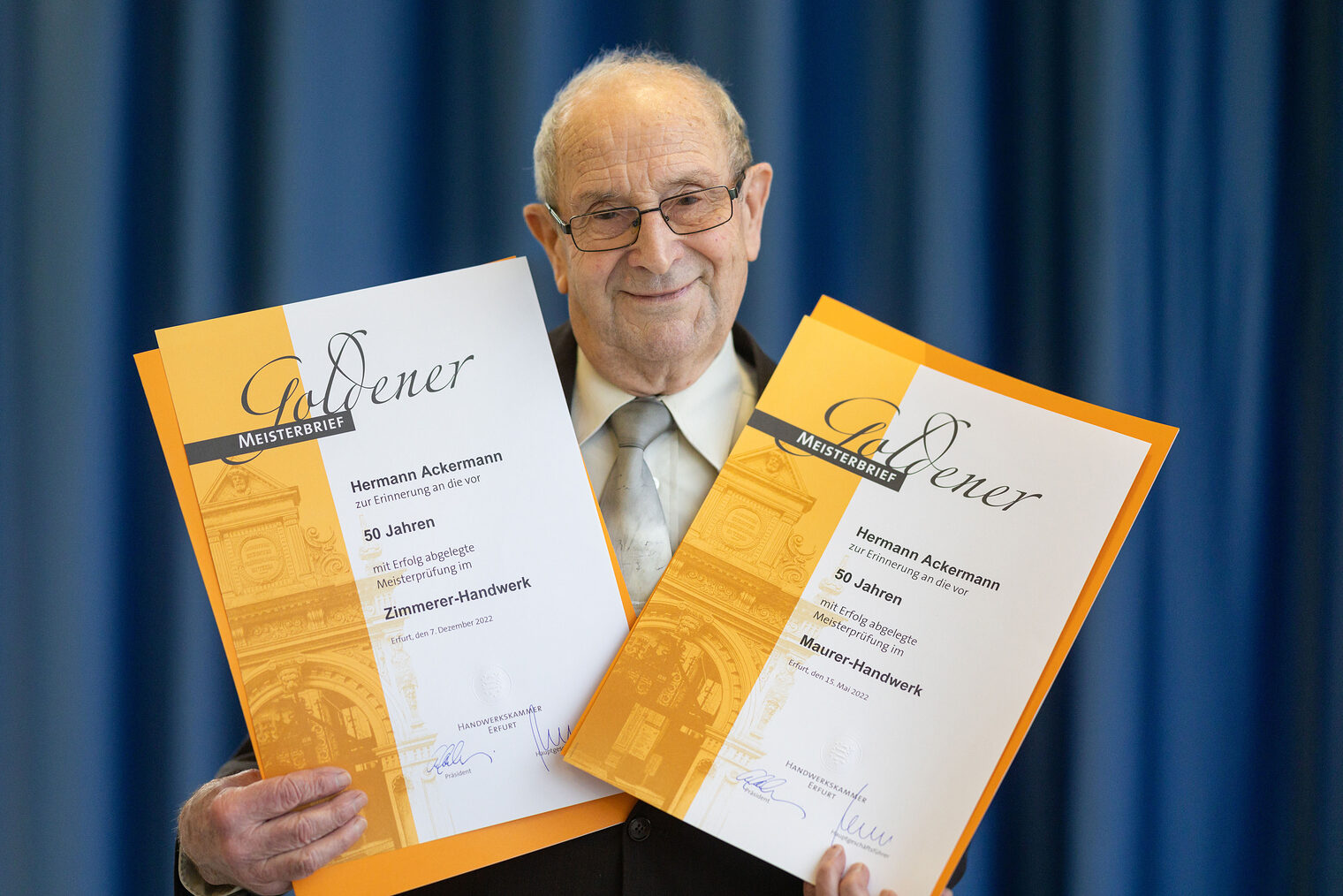 Doppelmeister Hermann Ackermann, Zimmerer- und Maurermeister aus Königsee: "Einen eigenen Betrieb über so viele Jahre zu führen, war eine große Herausforderung. In Zeiten, in denen es keine Aufträge gab, musste man sich durchbeißen. Positive Erinnerungen sind der Zusammenhalt, die Leidenschaft und die Begeisterung und das große Durchhaltevermögen."