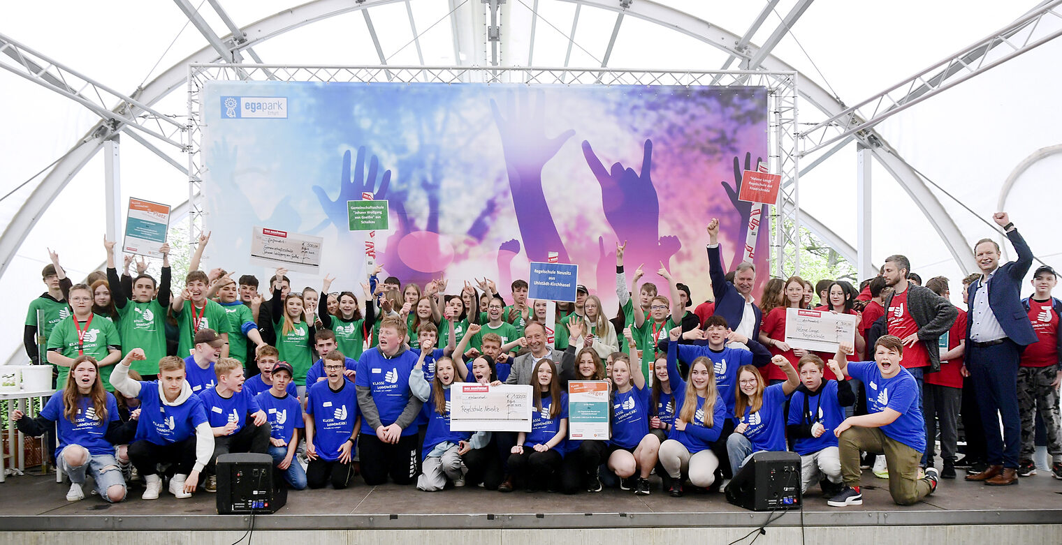 Finale des Schülerwettbewerbs "Klasse Handwerk! Die Profis von morgen" auf der Parkbühne im egapark. Zur 13. Auflage des Wettbewerbes meldeten sich 75 Klassen mit 1.600 Schülern von Gymnasien, Regel-, Gesamt-, Gemeinschafts- und Förderschulen aus dem gesamten Freistaat an. Die Regionalsieger des Online-Wettbewerbs Klasse Handwerk 2023 sind: Die Klasse 8a der "Helene Lange" Regelschule aus Friedrichroda, die Klasse 8a der Regelschule Neusitz aus Uhlstädt-Kirchhasel und die Klasse 8a der Gemeinschaftsschule "Johann Wolfgang von Goethe" aus Schalkau. 