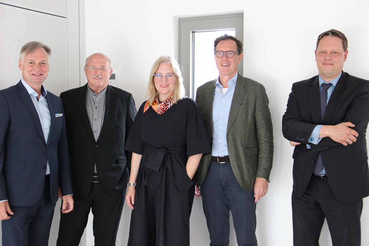 Wir danken unserer diesjährigen Jury bestehend aus (v.l.): Stefan Lobenstein, Präsident der Handwerkskammer Erfurt, Dieter Bauhaus, Präsident der Industrie- und Handelskammer Erfurt, Prof. Yvonne Brandenburger, 1. Stellvertreterin des Präsidenten der Fachhochschule Erfurt, Matthias Wierlacher, Vorstandsvorsitzender der Thüringer Aufbaubank und Michael Tallai, Geschäftsführer der FUNKE Medien Gruppe