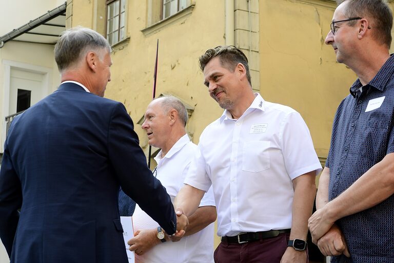 25 Jahre erfolgreich am Markt: Wir gratulieren unseren 25-jährigen Betriebsjubilaren herzlich!