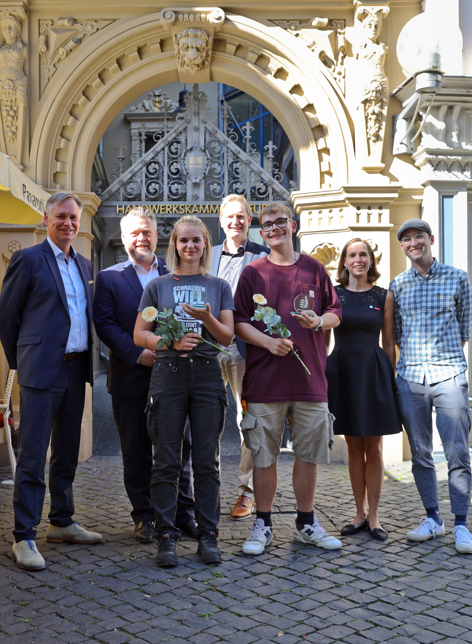 Vielen Dank an unsere fünfköpfigen Jury, die (v.l.n.r.) vom HWK-Präsidenten Stefan Lobenstein angeführt wird und zudem aus Marco Enke (Regionalgeschäftsführer IKK Classic Erfurt), Tobias Hinz (stellv. Hauptgeschäftsführer der HWK Erfurt), Patricia Kallenbach (Vorsitzende der Handwerksjunioren in Mittel- und Nordthüringen) und Michel Sieß (Radio Top 40) bestand.