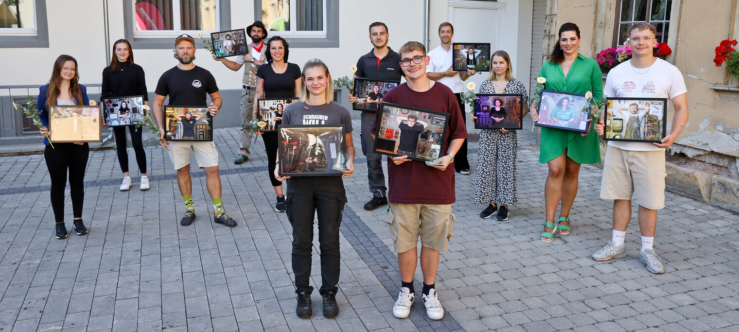 Ein tolles Finale mit tollen Kandidatinnen und Kandidaten, die ihre Bilder vom Fotoshooing das erste Mal in den Händen halten durften. Herzlichen Dank für die Teilnahme an unserem Wettbewerb! 