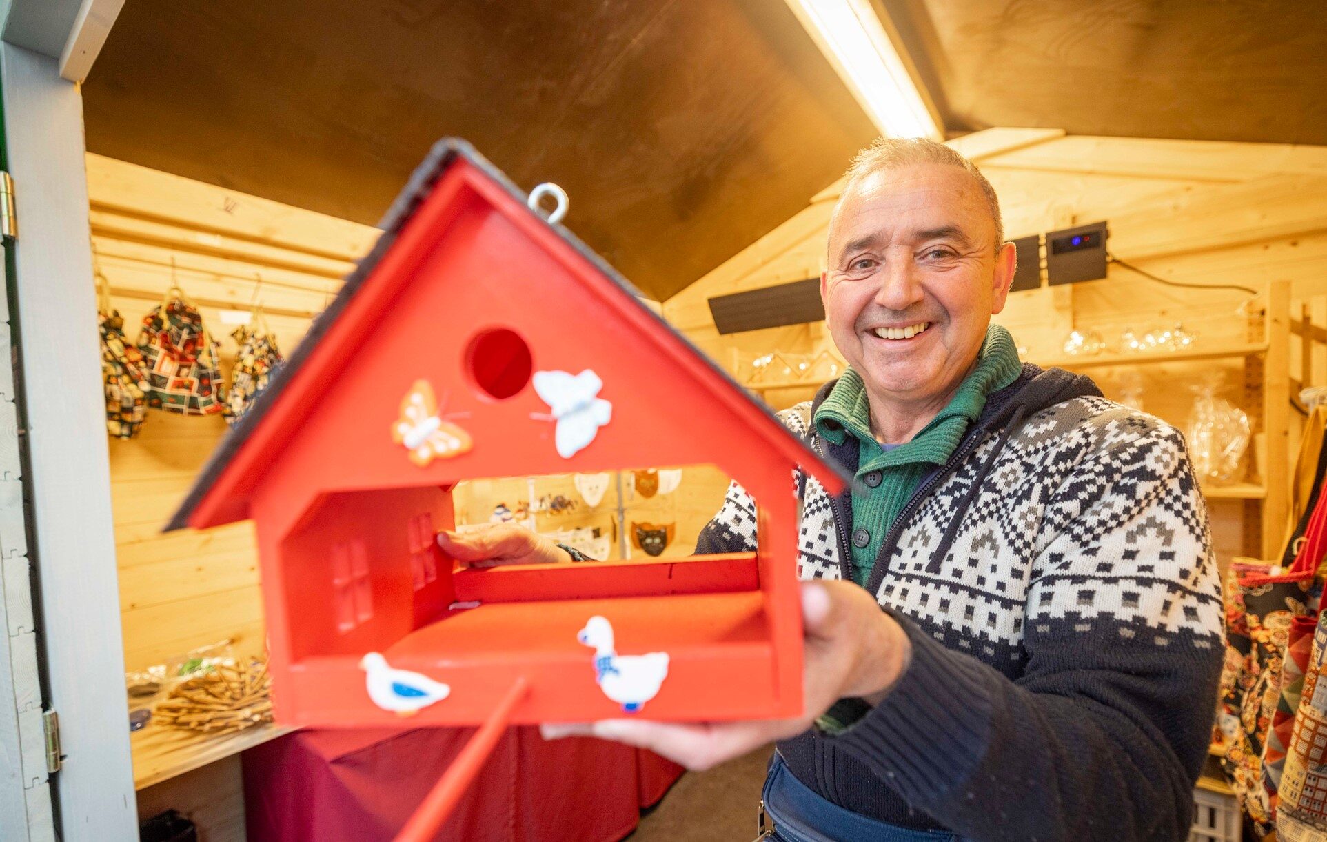 Frank Martin von „Einzigartig Handgemacht“ aus Vieselbach bietet kreative Produkte aus Wolle, Holz und Steinen.