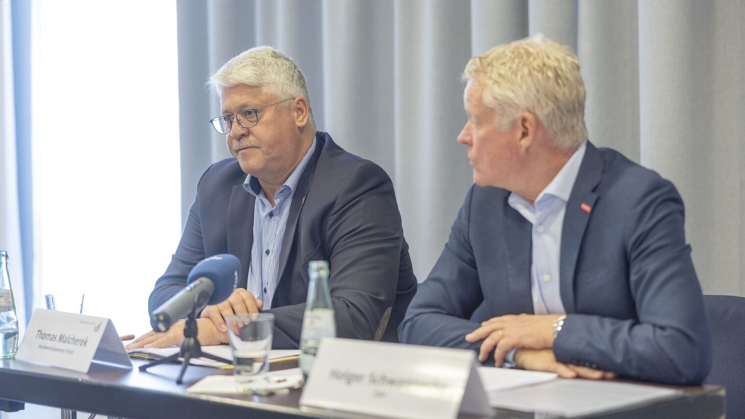 14052024 - Unterzeichnung eines Kooperationsvertrags zwischen der Handwerkskammer (HWK) Erfurt, Koblenz und Dresden am Rande der Tagung der Hauptgeschaeftsfuehrer der HWK. Foto: Paul-Philipp Braun Schlagwort(e): 2024, thueringen, erfurt, hwk, handwerk, handwerkskammer, kammer