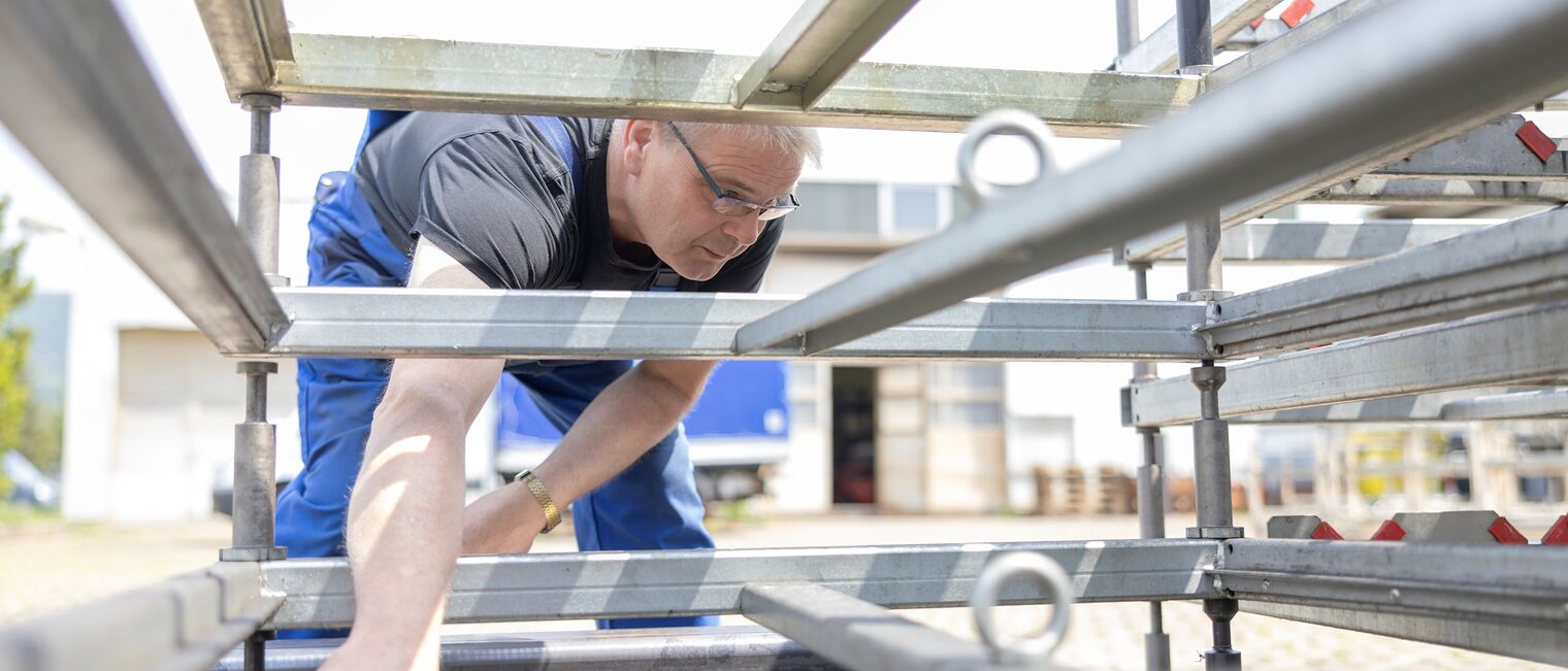 Eines von fünf herausragenden Projekten: Die Schlosserei Diwisch stellte ihren derzeitiger Arbeitsschwerpunkt vor: Die Erneuerung von Aluminium-Spezialpaletten zur Lagerung und zum Transport von Kurbelwellen.