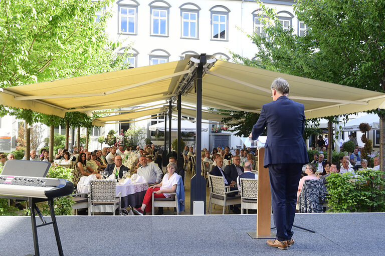 25-jähriges Betriebsjubiläum 2024: Handwerkskammer Erfurt zeichnet Betriebe mit 25-jähriger Geschichte aus. Ein Vierteljahrhundert erstklassige Handwerksarbeit: Herzlichen Glückwunsch zu 25 erfolgreichen Betriebsjahren!