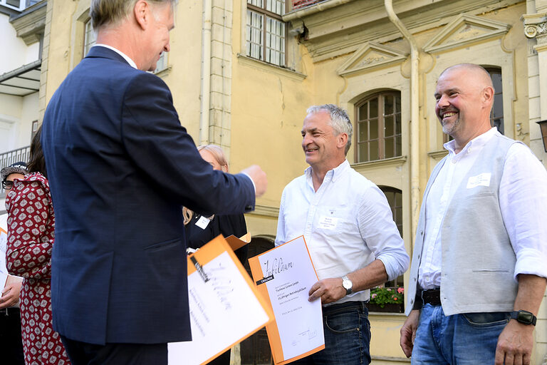 25-jähriges Betriebsjubiläum 2024: Handwerkskammer Erfurt zeichnet Betriebe mit 25-jähriger Geschichte aus. Ein Vierteljahrhundert erstklassige Handwerksarbeit: Herzlichen Glückwunsch zu 25 erfolgreichen Betriebsjahren!