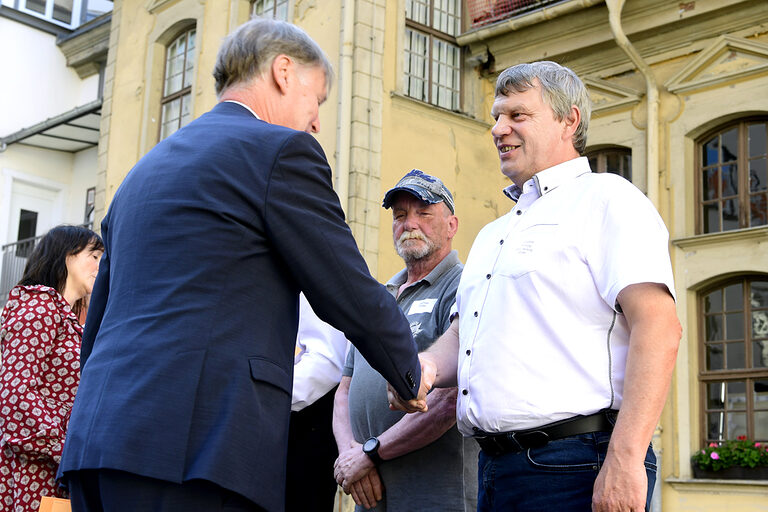 25-jähriges Betriebsjubiläum 2024: Handwerkskammer Erfurt zeichnet Betriebe mit 25-jähriger Geschichte aus. Ein Vierteljahrhundert erstklassige Handwerksarbeit: Herzlichen Glückwunsch zu 25 erfolgreichen Betriebsjahren!