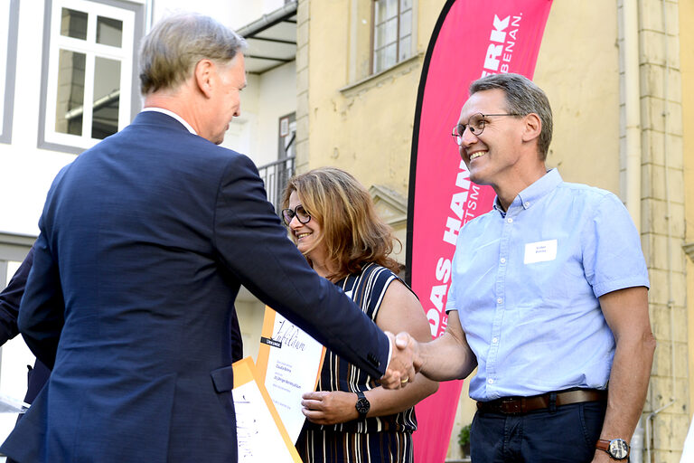 25-jähriges Betriebsjubiläum 2024: Handwerkskammer Erfurt zeichnet Betriebe mit 25-jähriger Geschichte aus. Ein Vierteljahrhundert erstklassige Handwerksarbeit: Herzlichen Glückwunsch zu 25 erfolgreichen Betriebsjahren!