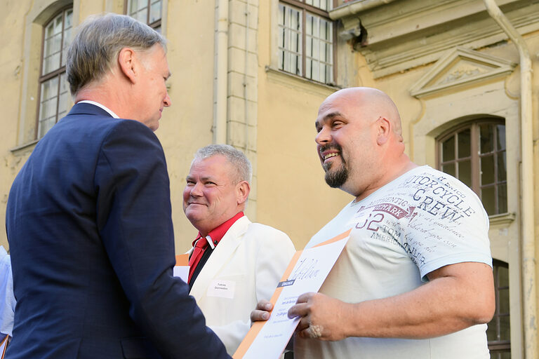 25-jähriges Betriebsjubiläum 2024: Handwerkskammer Erfurt zeichnet Betriebe mit 25-jähriger Geschichte aus. Ein Vierteljahrhundert erstklassige Handwerksarbeit: Herzlichen Glückwunsch zu 25 erfolgreichen Betriebsjahren!