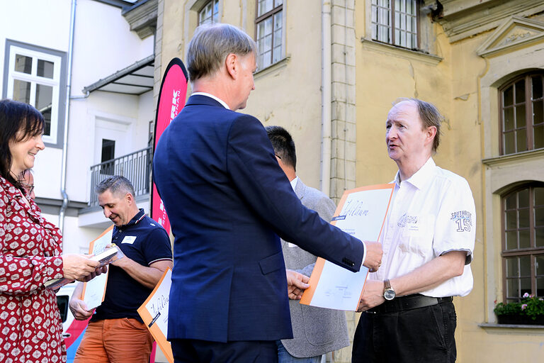 25-jähriges Betriebsjubiläum 2024: Handwerkskammer Erfurt zeichnet Betriebe mit 25-jähriger Geschichte aus. Ein Vierteljahrhundert erstklassige Handwerksarbeit: Herzlichen Glückwunsch zu 25 erfolgreichen Betriebsjahren!