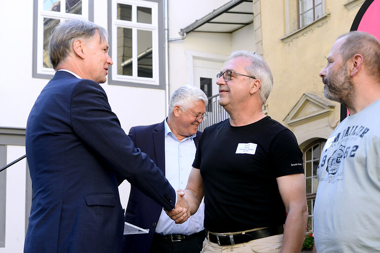 25-jähriges Betriebsjubiläum 2024: Handwerkskammer Erfurt zeichnet Betriebe mit 25-jähriger Geschichte aus. Ein Vierteljahrhundert erstklassige Handwerksarbeit: Herzlichen Glückwunsch zu 25 erfolgreichen Betriebsjahren!