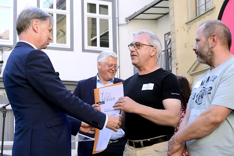 25-jähriges Betriebsjubiläum 2024: Handwerkskammer Erfurt zeichnet Betriebe mit 25-jähriger Geschichte aus. Ein Vierteljahrhundert erstklassige Handwerksarbeit: Herzlichen Glückwunsch zu 25 erfolgreichen Betriebsjahren!