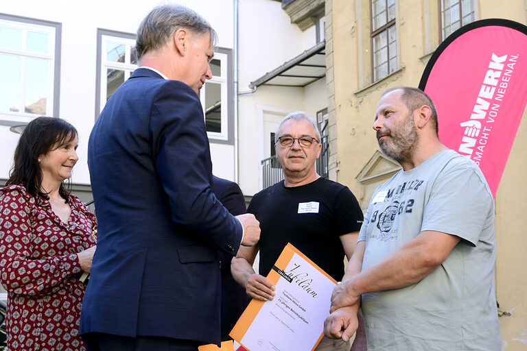 25-jähriges Betriebsjubiläum 2024: Handwerkskammer Erfurt zeichnet Betriebe mit 25-jähriger Geschichte aus. Ein Vierteljahrhundert erstklassige Handwerksarbeit: Herzlichen Glückwunsch zu 25 erfolgreichen Betriebsjahren!