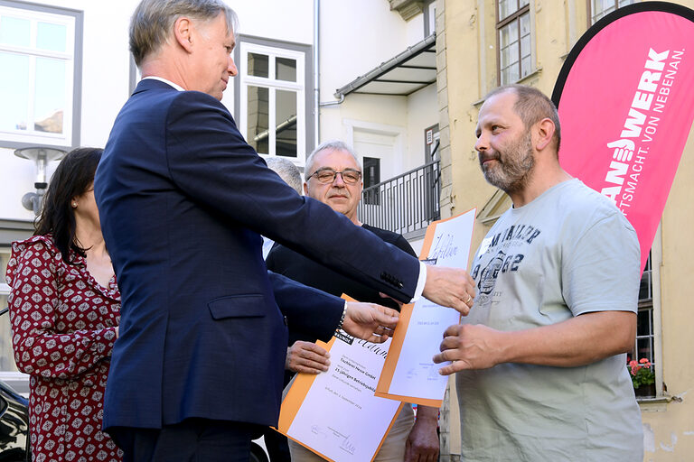 25-jähriges Betriebsjubiläum 2024: Handwerkskammer Erfurt zeichnet Betriebe mit 25-jähriger Geschichte aus. Ein Vierteljahrhundert erstklassige Handwerksarbeit: Herzlichen Glückwunsch zu 25 erfolgreichen Betriebsjahren!