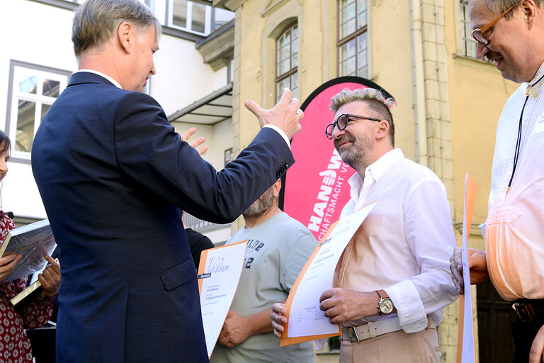 25-jähriges Betriebsjubiläum 2024: Handwerkskammer Erfurt zeichnet Betriebe mit 25-jähriger Geschichte aus. Ein Vierteljahrhundert erstklassige Handwerksarbeit: Herzlichen Glückwunsch zu 25 erfolgreichen Betriebsjahren!