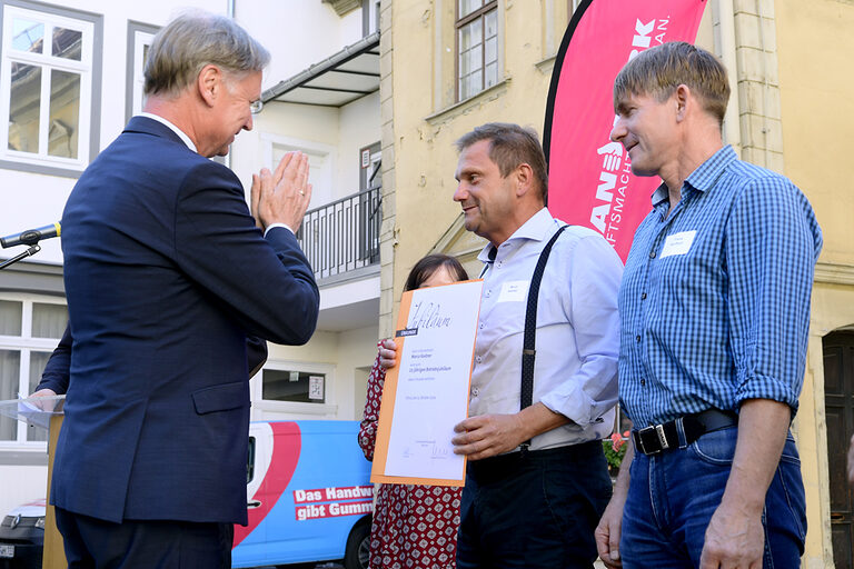 25-jähriges Betriebsjubiläum 2024: Handwerkskammer Erfurt zeichnet Betriebe mit 25-jähriger Geschichte aus. Ein Vierteljahrhundert erstklassige Handwerksarbeit: Herzlichen Glückwunsch zu 25 erfolgreichen Betriebsjahren!