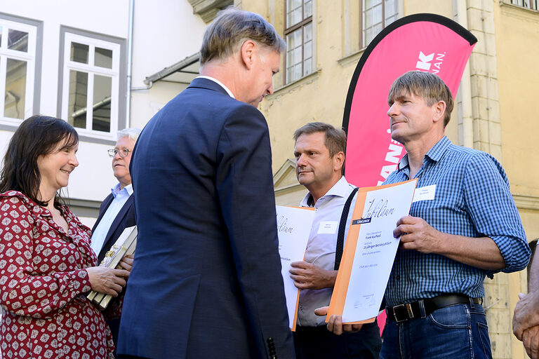 25-jähriges Betriebsjubiläum 2024: Handwerkskammer Erfurt zeichnet Betriebe mit 25-jähriger Geschichte aus. Ein Vierteljahrhundert erstklassige Handwerksarbeit: Herzlichen Glückwunsch zu 25 erfolgreichen Betriebsjahren!