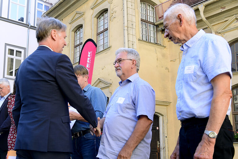 25-jähriges Betriebsjubiläum 2024: Handwerkskammer Erfurt zeichnet Betriebe mit 25-jähriger Geschichte aus. Ein Vierteljahrhundert erstklassige Handwerksarbeit: Herzlichen Glückwunsch zu 25 erfolgreichen Betriebsjahren!