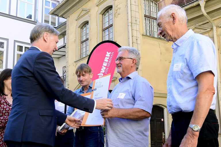 25-jähriges Betriebsjubiläum 2024: Handwerkskammer Erfurt zeichnet Betriebe mit 25-jähriger Geschichte aus. Ein Vierteljahrhundert erstklassige Handwerksarbeit: Herzlichen Glückwunsch zu 25 erfolgreichen Betriebsjahren!