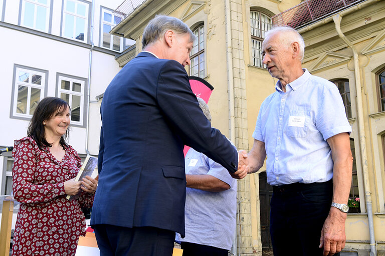 25-jähriges Betriebsjubiläum 2024: Handwerkskammer Erfurt zeichnet Betriebe mit 25-jähriger Geschichte aus. Ein Vierteljahrhundert erstklassige Handwerksarbeit: Herzlichen Glückwunsch zu 25 erfolgreichen Betriebsjahren!