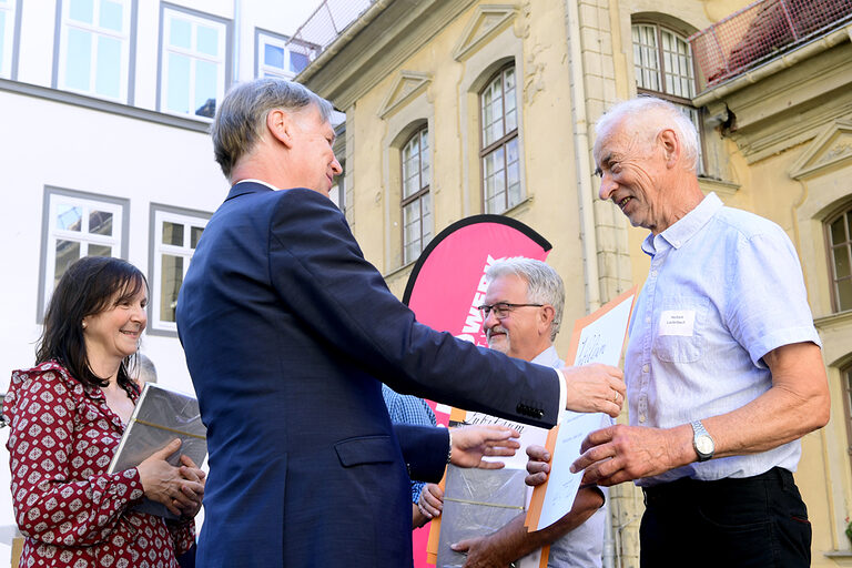 25-jähriges Betriebsjubiläum 2024: Handwerkskammer Erfurt zeichnet Betriebe mit 25-jähriger Geschichte aus. Ein Vierteljahrhundert erstklassige Handwerksarbeit: Herzlichen Glückwunsch zu 25 erfolgreichen Betriebsjahren!