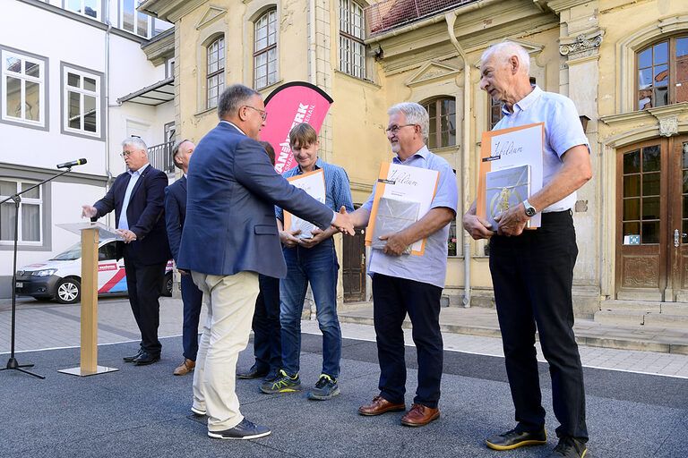 25-jähriges Betriebsjubiläum 2024: Handwerkskammer Erfurt zeichnet Betriebe mit 25-jähriger Geschichte aus. Ein Vierteljahrhundert erstklassige Handwerksarbeit: Herzlichen Glückwunsch zu 25 erfolgreichen Betriebsjahren!