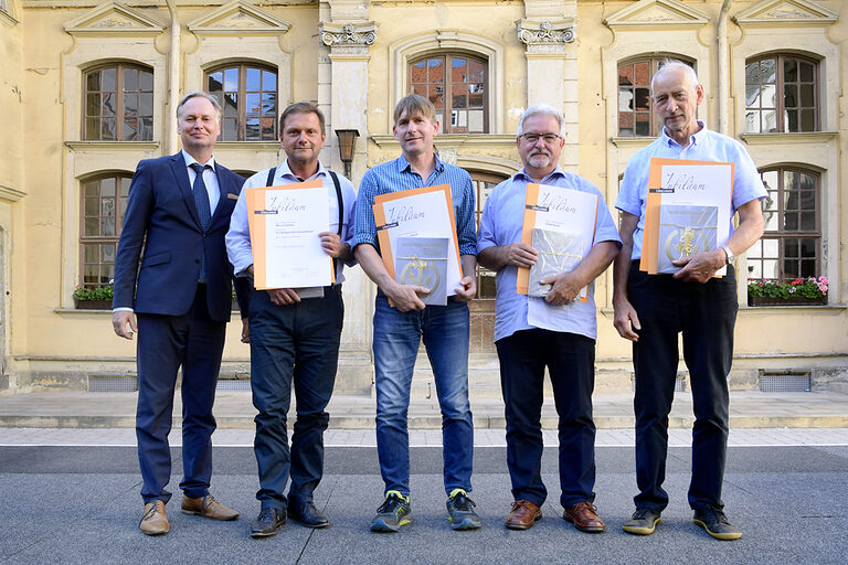 25-jähriges Betriebsjubiläum 2024: Handwerkskammer Erfurt zeichnet Betriebe mit 25-jähriger Geschichte aus. Ein Vierteljahrhundert erstklassige Handwerksarbeit: Herzlichen Glückwunsch zu 25 erfolgreichen Betriebsjahren!