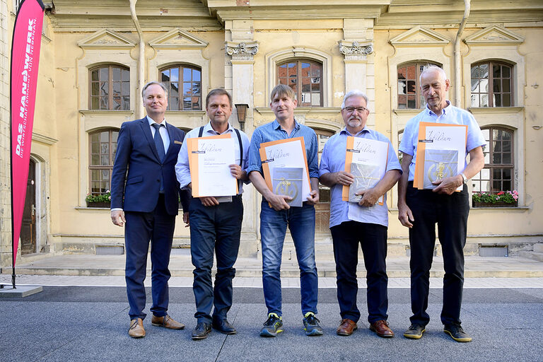 25-jähriges Betriebsjubiläum 2024: Handwerkskammer Erfurt zeichnet Betriebe mit 25-jähriger Geschichte aus. Ein Vierteljahrhundert erstklassige Handwerksarbeit: Herzlichen Glückwunsch zu 25 erfolgreichen Betriebsjahren!