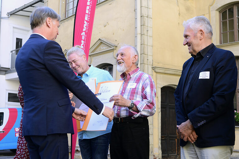 25-jähriges Betriebsjubiläum 2024: Handwerkskammer Erfurt zeichnet Betriebe mit 25-jähriger Geschichte aus. Ein Vierteljahrhundert erstklassige Handwerksarbeit: Herzlichen Glückwunsch zu 25 erfolgreichen Betriebsjahren!