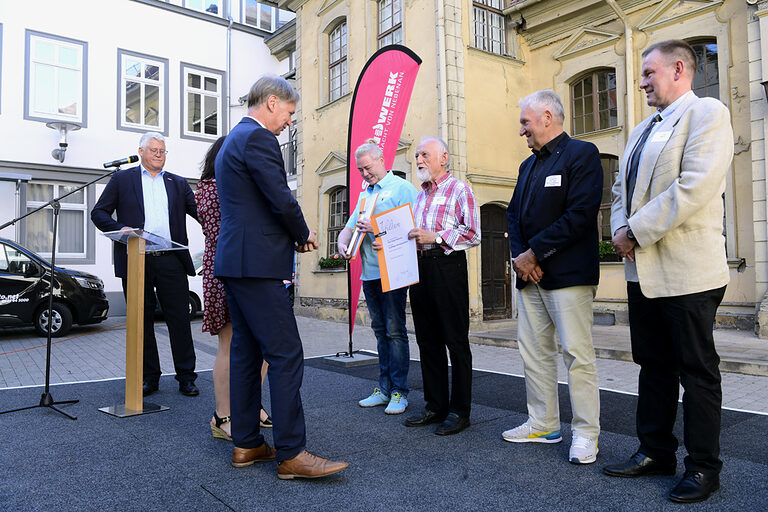 25-jähriges Betriebsjubiläum 2024: Handwerkskammer Erfurt zeichnet Betriebe mit 25-jähriger Geschichte aus. Ein Vierteljahrhundert erstklassige Handwerksarbeit: Herzlichen Glückwunsch zu 25 erfolgreichen Betriebsjahren!