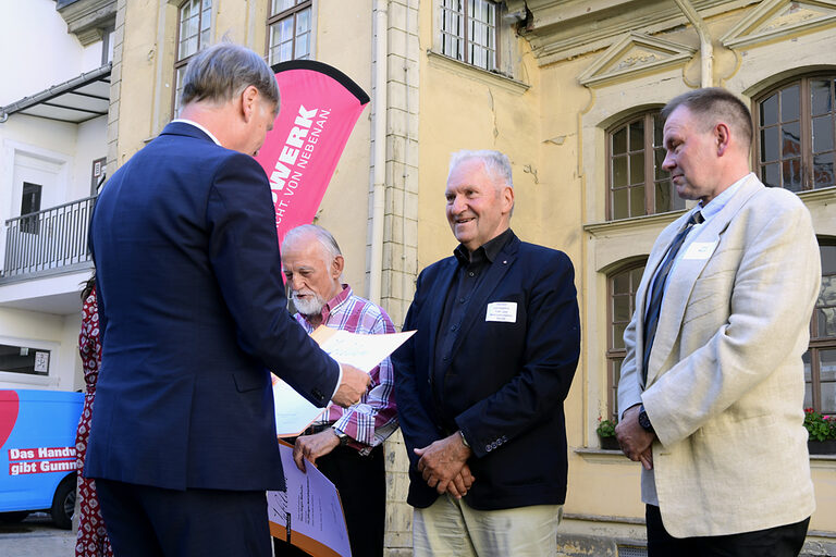 25-jähriges Betriebsjubiläum 2024: Handwerkskammer Erfurt zeichnet Betriebe mit 25-jähriger Geschichte aus. Ein Vierteljahrhundert erstklassige Handwerksarbeit: Herzlichen Glückwunsch zu 25 erfolgreichen Betriebsjahren!