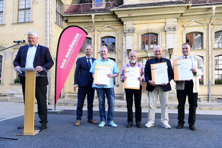 25-jähriges Betriebsjubiläum 2024: Handwerkskammer Erfurt zeichnet Betriebe mit 25-jähriger Geschichte aus. Ein Vierteljahrhundert erstklassige Handwerksarbeit: Herzlichen Glückwunsch zu 25 erfolgreichen Betriebsjahren!