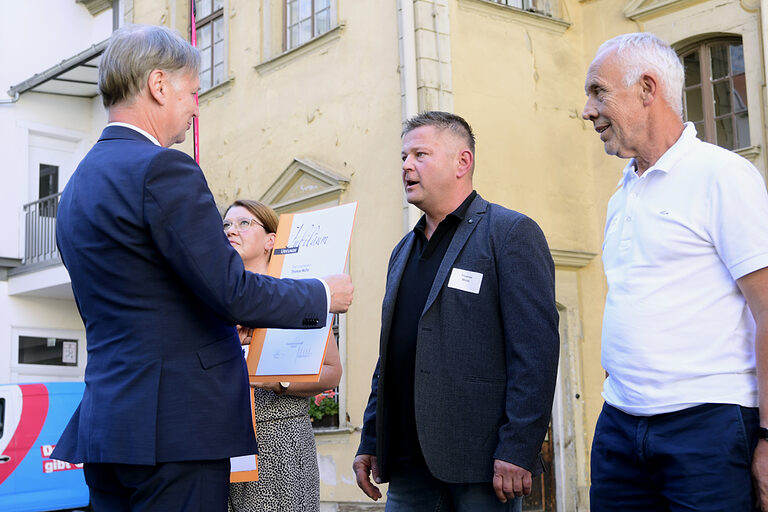 25-jähriges Betriebsjubiläum 2024: Handwerkskammer Erfurt zeichnet Betriebe mit 25-jähriger Geschichte aus. Ein Vierteljahrhundert erstklassige Handwerksarbeit: Herzlichen Glückwunsch zu 25 erfolgreichen Betriebsjahren!