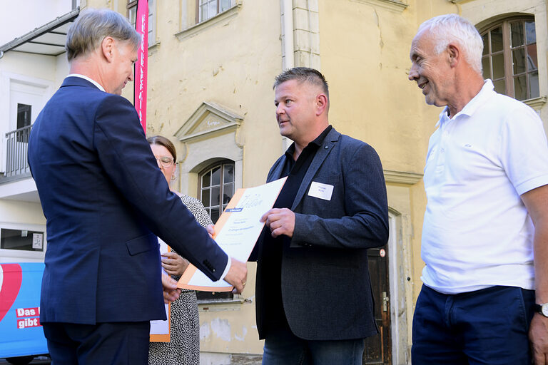 25-jähriges Betriebsjubiläum 2024: Handwerkskammer Erfurt zeichnet Betriebe mit 25-jähriger Geschichte aus. Ein Vierteljahrhundert erstklassige Handwerksarbeit: Herzlichen Glückwunsch zu 25 erfolgreichen Betriebsjahren!