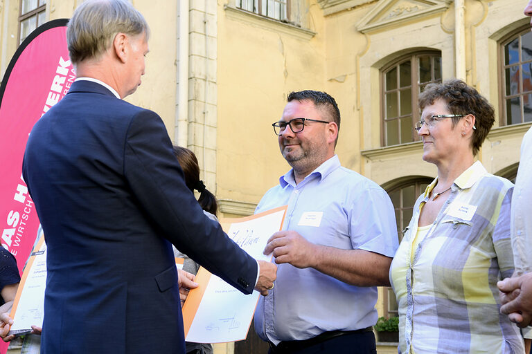 25-jähriges Betriebsjubiläum 2024: Handwerkskammer Erfurt zeichnet Betriebe mit 25-jähriger Geschichte aus. Ein Vierteljahrhundert erstklassige Handwerksarbeit: Herzlichen Glückwunsch zu 25 erfolgreichen Betriebsjahren!