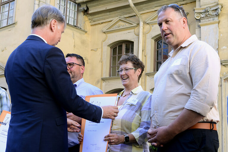 25-jähriges Betriebsjubiläum 2024: Handwerkskammer Erfurt zeichnet Betriebe mit 25-jähriger Geschichte aus. Ein Vierteljahrhundert erstklassige Handwerksarbeit: Herzlichen Glückwunsch zu 25 erfolgreichen Betriebsjahren!