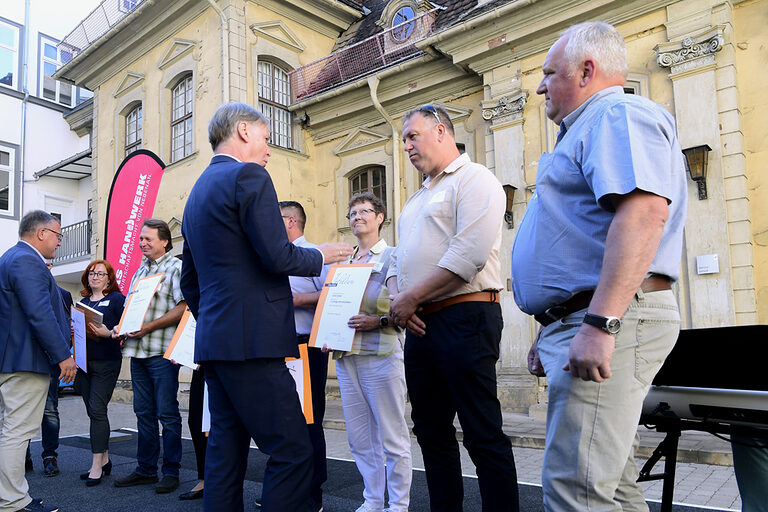 25-jähriges Betriebsjubiläum 2024: Handwerkskammer Erfurt zeichnet Betriebe mit 25-jähriger Geschichte aus. Ein Vierteljahrhundert erstklassige Handwerksarbeit: Herzlichen Glückwunsch zu 25 erfolgreichen Betriebsjahren!