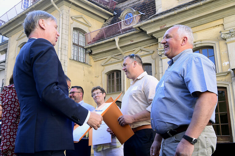 25-jähriges Betriebsjubiläum 2024: Handwerkskammer Erfurt zeichnet Betriebe mit 25-jähriger Geschichte aus. Ein Vierteljahrhundert erstklassige Handwerksarbeit: Herzlichen Glückwunsch zu 25 erfolgreichen Betriebsjahren!