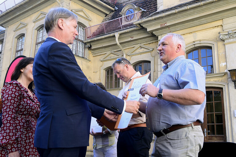 25-jähriges Betriebsjubiläum 2024: Handwerkskammer Erfurt zeichnet Betriebe mit 25-jähriger Geschichte aus. Ein Vierteljahrhundert erstklassige Handwerksarbeit: Herzlichen Glückwunsch zu 25 erfolgreichen Betriebsjahren!