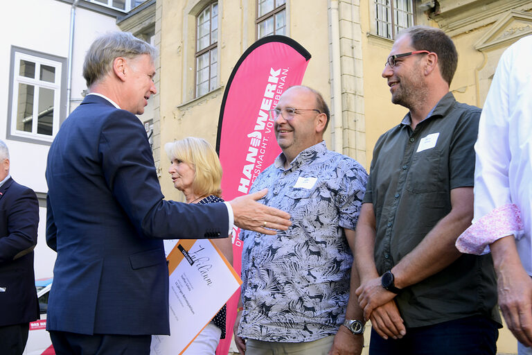 25-jähriges Betriebsjubiläum 2024: Handwerkskammer Erfurt zeichnet Betriebe mit 25-jähriger Geschichte aus. Ein Vierteljahrhundert erstklassige Handwerksarbeit: Herzlichen Glückwunsch zu 25 erfolgreichen Betriebsjahren!