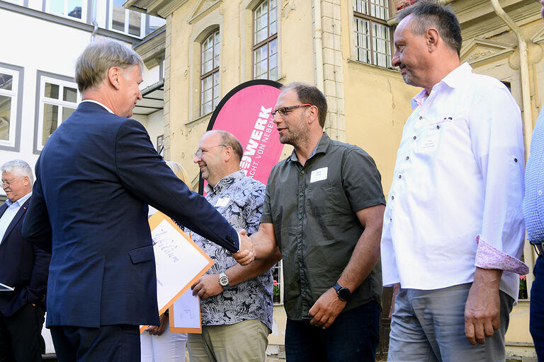 25-jähriges Betriebsjubiläum 2024: Handwerkskammer Erfurt zeichnet Betriebe mit 25-jähriger Geschichte aus. Ein Vierteljahrhundert erstklassige Handwerksarbeit: Herzlichen Glückwunsch zu 25 erfolgreichen Betriebsjahren!